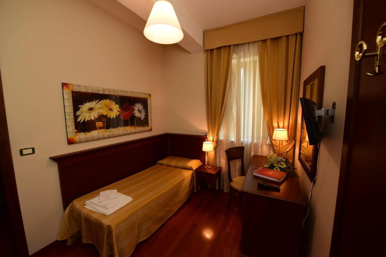 Albergo La Locanda Degli Apolidi Атена-Лукана Экстерьер фото