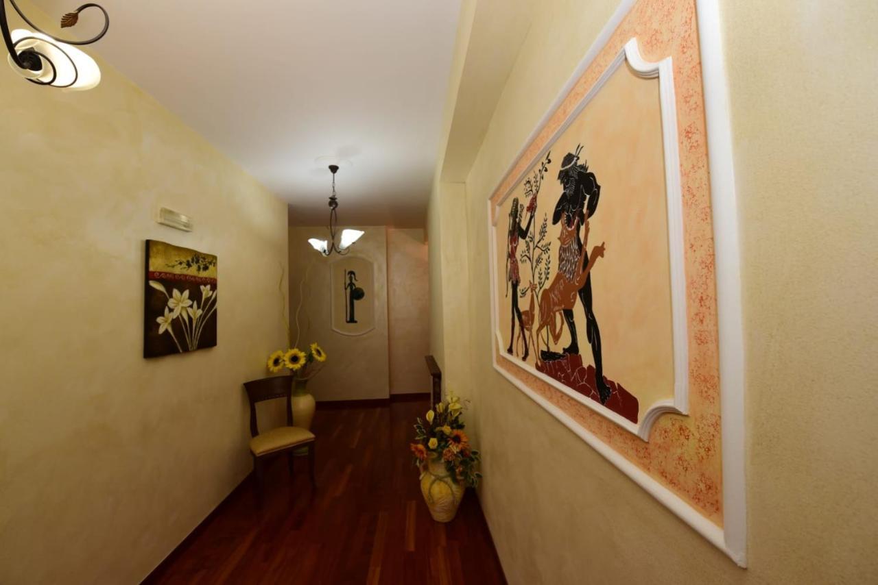 Albergo La Locanda Degli Apolidi Атена-Лукана Экстерьер фото